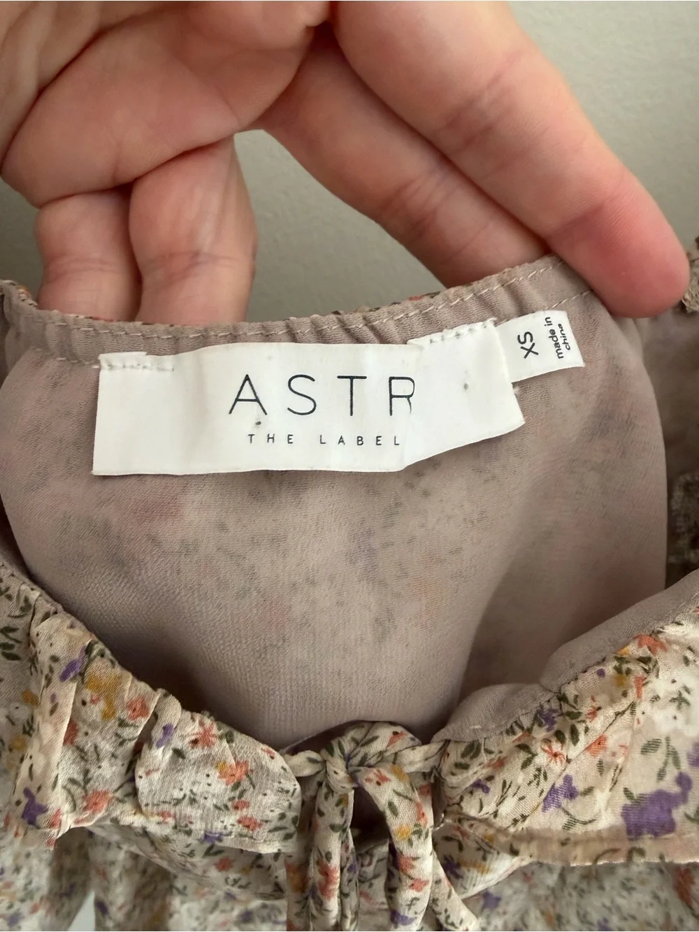 Astr Floral Puff-Sleeve Ruffle Peplum Blouse in Beige Multi